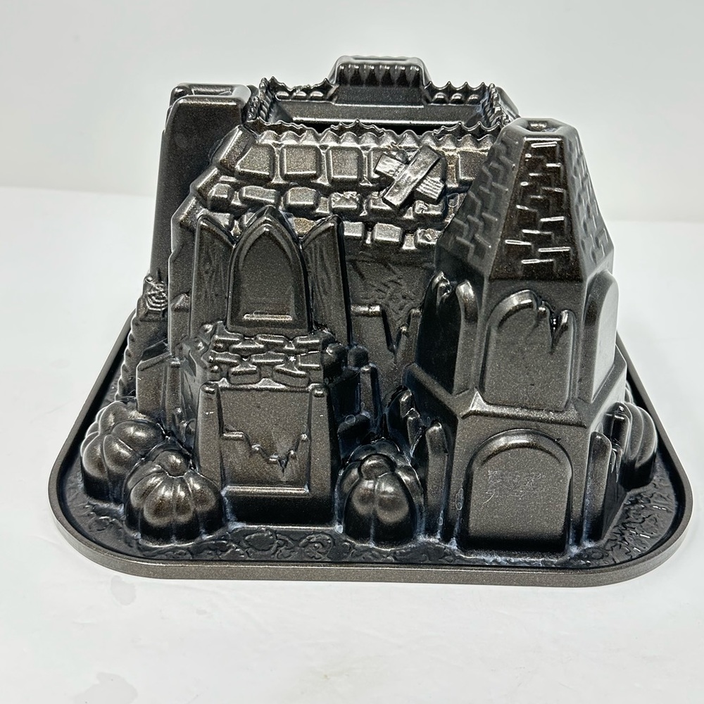 Nordic Ware Haunted Manor

Halloween Cake

Baking Bundt Pan